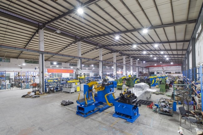 पंचिंग लाइन में पावर प्रेस ऑटो फीडर का अनुप्रयोग