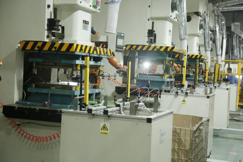 मैकेनिकल प्रेस और हाइड्रोलिक प्रेस की विशेषताएं क्या हैं?