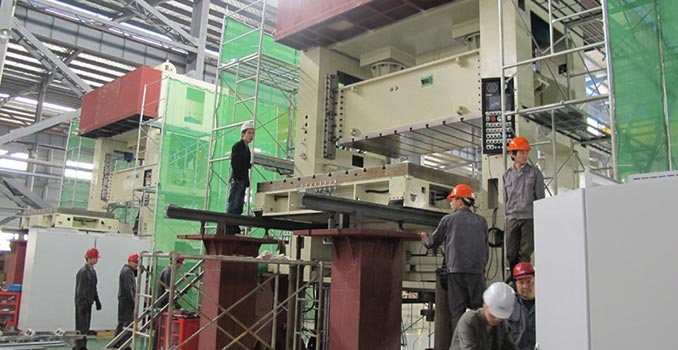 किंगलान बड़े पैमाने पर ऑटोमोबाइल शीट मेटल उत्पादन लाइन सफलतापूर्वक स्वीकृत